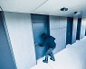 이웃女 도어락 열고 들어가다 도망친 20대男 "비번 우연히 맞아"