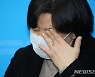 [fn사설] 정의당 대표 성추행 엽기적, 뼈를 깎는 자성을