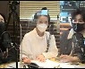 '두데' 유노윤호 "새 앨범 '느와르' 컨셉은 안영미 덕분에 완성"