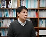 "이루다는 성장통..AI 혁신·윤리 둘 다 지켜야" [신현보의 데담]