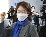 고민정 "아직도 막말정치" vs 오신환 "어떻게 靑 대변인했는지 답답"