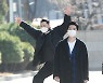 에픽하이 미쓰라, 투컷 뒤에서 점프~ [포토엔HD]