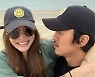 양미라, 남편 정신욱 꼭 끌어안고 함박미소 '달달한 부부' [SNS★컷]