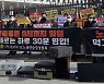 뿔난 노래연습장 업주들 "다 굶어 죽게 생겼어요!"