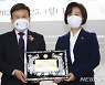 광복회, 추미애에 최재형상 수여..기념사업회 배제 논란