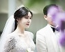 이태영 결혼식 현장 공개..우아한 웨딩 드레스 자태
