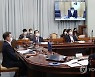 복지부 장관 보고 받는 문 대통령