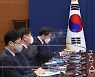 발언하는 문 대통령