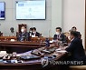 정은경 질병관리청장 보고 받는 문 대통령