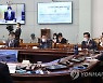 식약처장 보고 받는 문 대통령