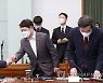인사하는 이낙연-최재성-김태년