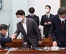 인사하는 이낙연-최재성-김태년