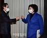 [포토]'인사 나누는 우상호-박영선'