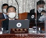 [포토] 국무회의 참석한 성윤모 장관