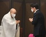 [포토]'원행스님과 인사하는 안철수 대표'