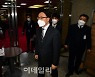 [포토]'김종인 비대위원장실 들어가는 김진욱 공수처장'