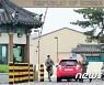 '코로나19 전수검사' 주한미군 군산기지 이동제한령 연장
