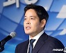 신세계그룹, SK 와이번스 1353억원에 인수..고용 100% 승계(상보)