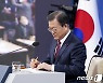 인권위 "문 대통령 입양 취소 발언, 인권침해 판단 어렵다"