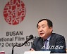 "25년간의 즐거움, 미련 없다"..전양준 집행위원장, 부산국제영화제 사의 표명