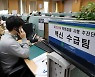 우선접종 한다던 50~64세, 3분기로 밀렸다
