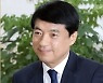 대검 반부패부 압수수색.. '불법출금 은폐 의혹' 이성윤 겨눴다