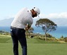 [김구선의 골프사이언스] 왜 PGA 프로들은 드라이버를 '다운블로우'로 칠까?