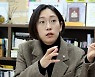 '피해자다움' 부수고 미래로 가는 여성 정치인들