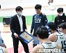 [JB포토] 신명호 코치, 자신감있게 공격해라
