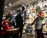 Budding guitar heroes