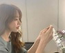 '유지태♥' 김효진, 꽃도 기죽이는 수려한 미모 자랑 [M+★SNS]