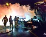 '불타는 차' 4명 구하고 홀연히 사라진 의인들..찾았다(종합)