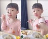 문희준♥소율 딸, 유튜버 먹방급 야무진 먹부림 "튼튼한 것을 먹어볼까요?"