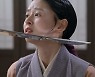 '암행어사' 권나라, 김명수 책비로 들어갔다 '칼 위협'