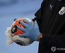 EPL 코로나19 확진자 5주 만에 한 자릿수로..확산 진정세