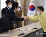 의협 "코로나19 백신접종으로 사고시 의료진 면책방안 마련해야"