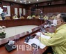 [포토]혁신성장전략회의, '모두발언하는 홍남기 부총리'
