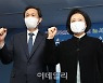 [포토]'더불어민주당 정책엑스포 in 서울'에서 만난 우상호-박영선