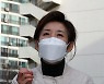 [포토]은마 아파트 찾은 나경원 국민의힘 서울시장 예비후보