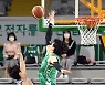 [포토]유현준의 슛 블록해버리는 김종규