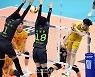 [포토] 김정호 '블로킹 사이로 강타'