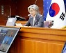 강경화 장관, 블링컨 美국무장관 첫 전화회담 "북핵문제 시급"공감