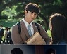 '빈센조' 옥택연, 전여빈 제임스 본드 꿈꾸는 순수남 활약 예고