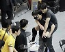 [포토]부상 송준호, 업혀서 퇴장