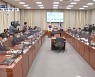 코로나 손실 '보상' 아닌 '지원'..4차 재난지원금 논의