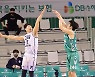 [MD포토] 김영훈 '역전승 결승 3점 슛 순간'