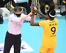 [MD포토] 케이타 '이상열 감독과 신나는 하이파이브'