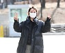 김선영, 양손 브이하며 출근길~ [포토엔HD]