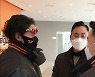 서산 찾은 수베로 감독, "미국보다 시설 더 좋아" 감탄