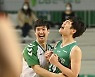 김영훈의 역전 3점포로 선두 꺾은 원주 DB..연승 후유증 KCC 2연패